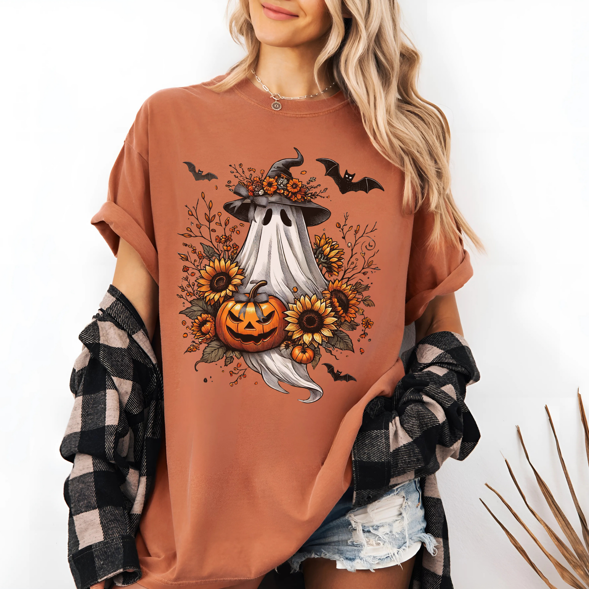 Vintage Boho Halloween Ghost Comfort Colors T-Shirt – Sunflowers & Bows – Cute Fall Ghost Shirt for Autumn Lovers