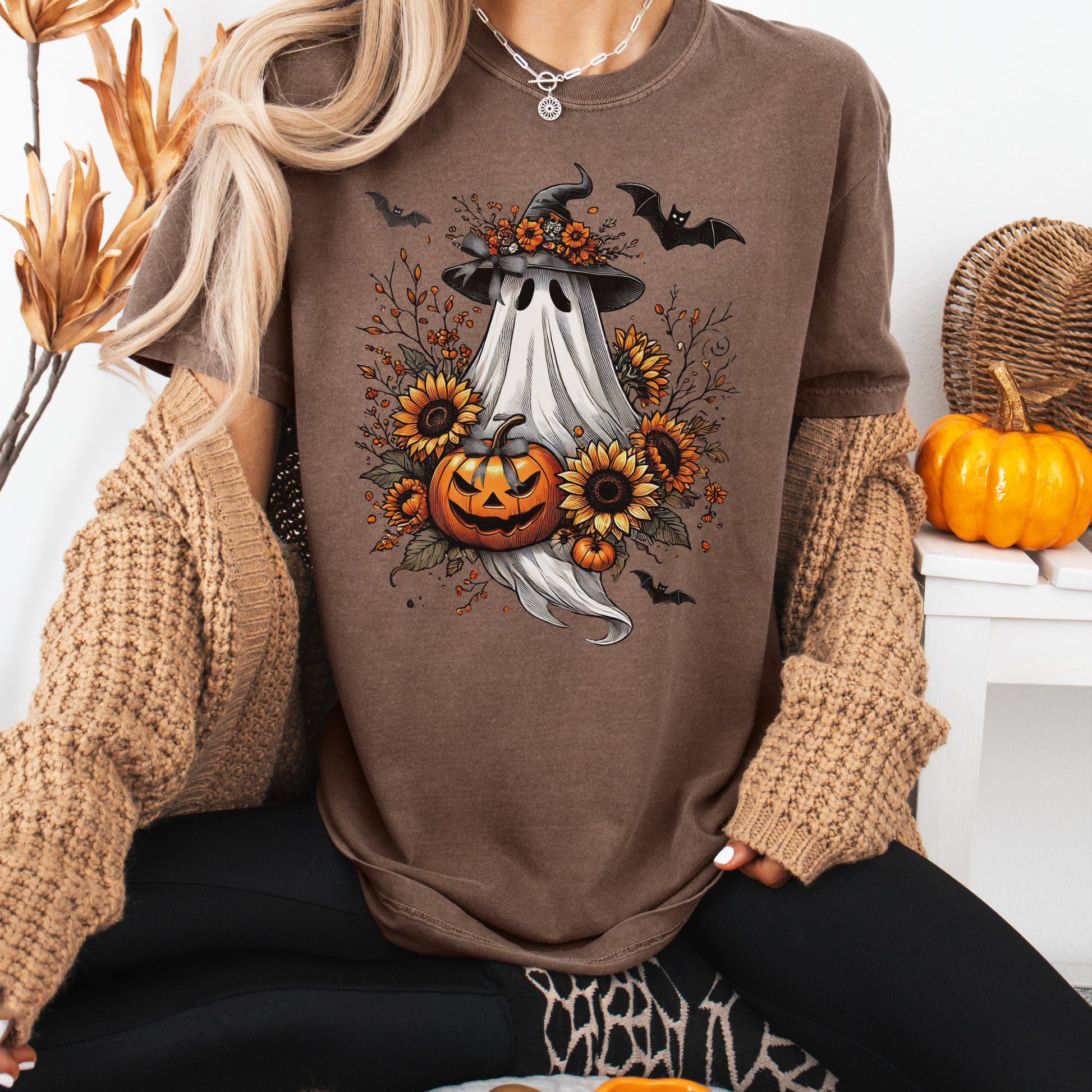 Vintage Boho Halloween Ghost Comfort Colors T-Shirt – Sunflowers & Bows – Cute Fall Ghost Shirt for Autumn Lovers