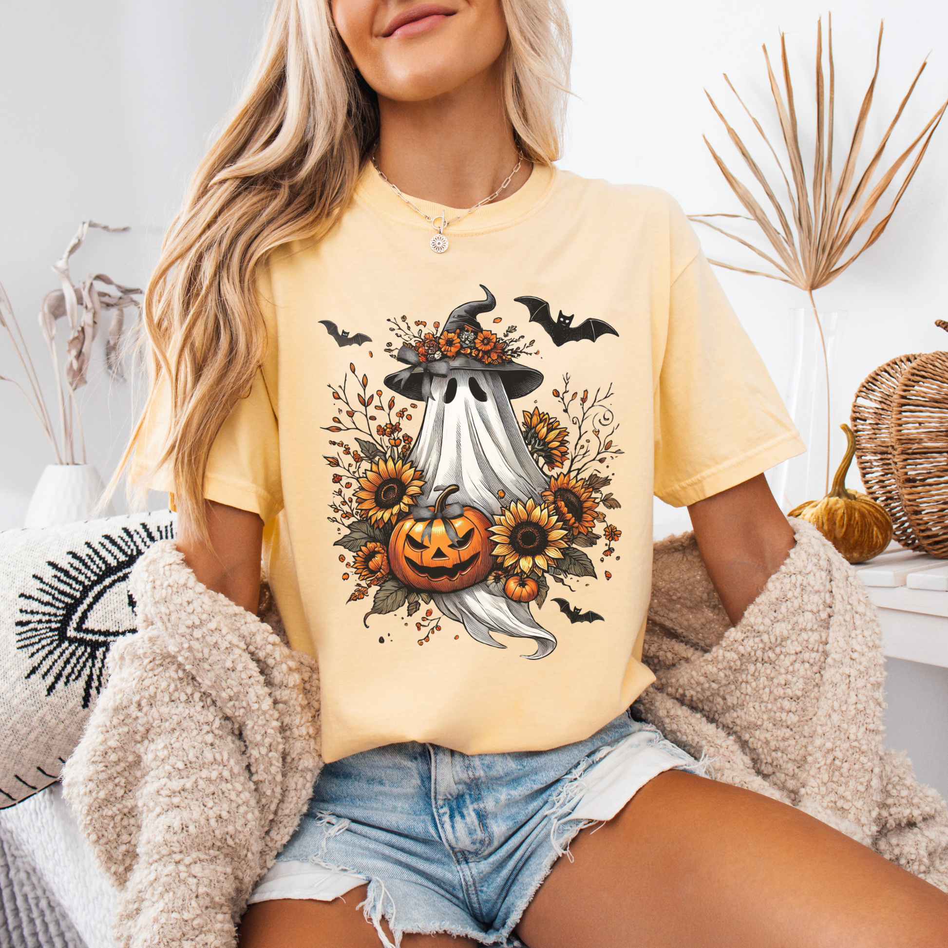 Vintage Boho Halloween Ghost Comfort Colors T-Shirt – Sunflowers & Bows – Cute Fall Ghost Shirt for Autumn Lovers