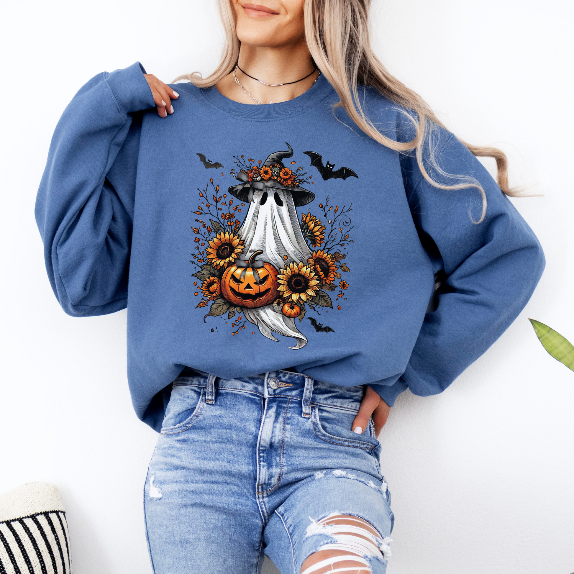 Vintage Boho Halloween Ghost Sweatshirt – Sunflowers & Bows – Cozy Fall Ghost Pullover for Autumn Lovers